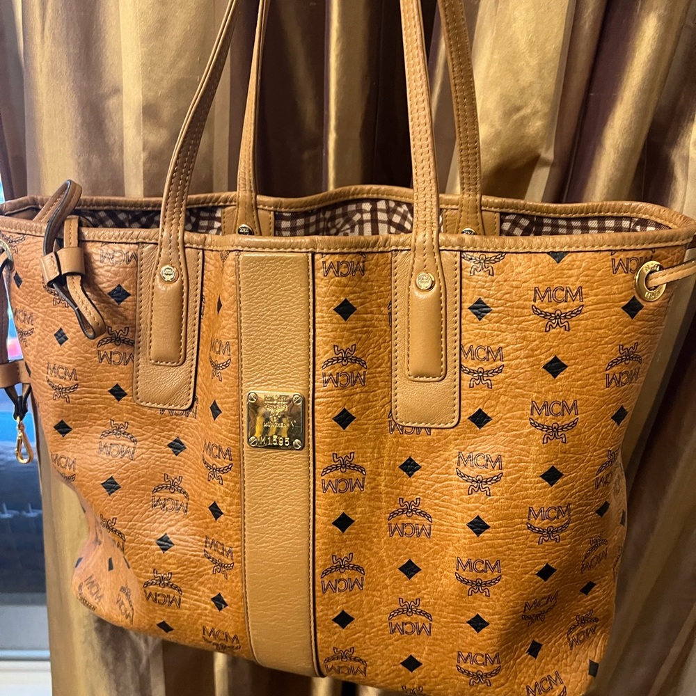 MCM Designer Purse 
Liz Reversible Medium Visetos Tote Bag
